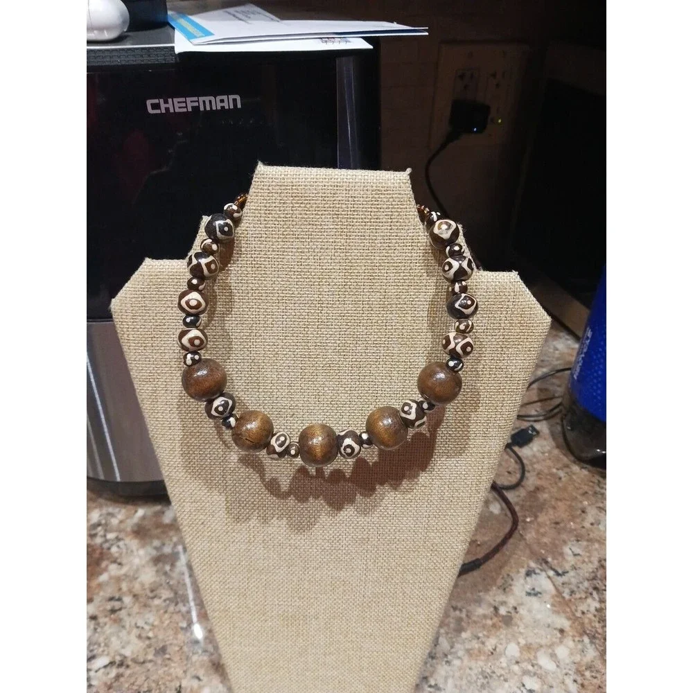 Women's Ethnic Chunky 15in. Wood Beaded Collar Necklace.